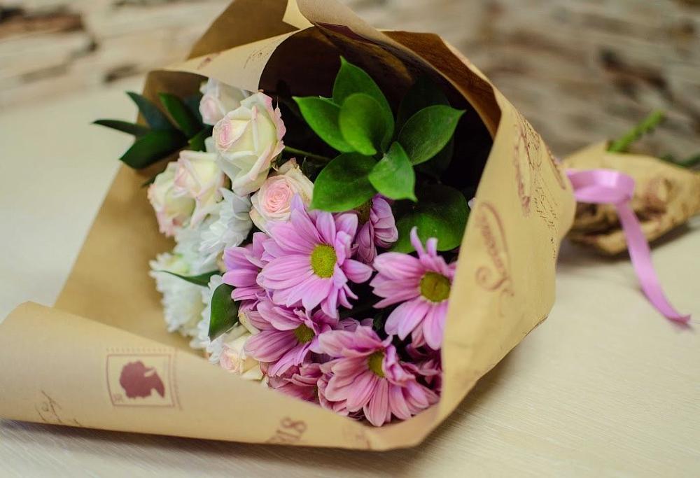 Букет цветов из: Розы и Хризантемы в Вулканном