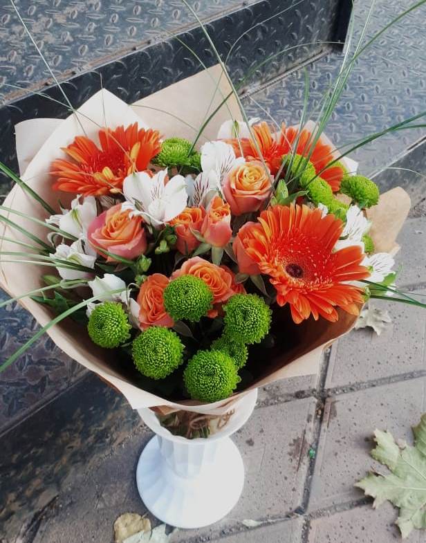 Букет цветов из: Герберы, Хризантемы, Альстромерии и Розы в Вулканном