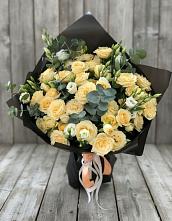 Букет цветов из:  Розы и Лизиантусы в Вулканном