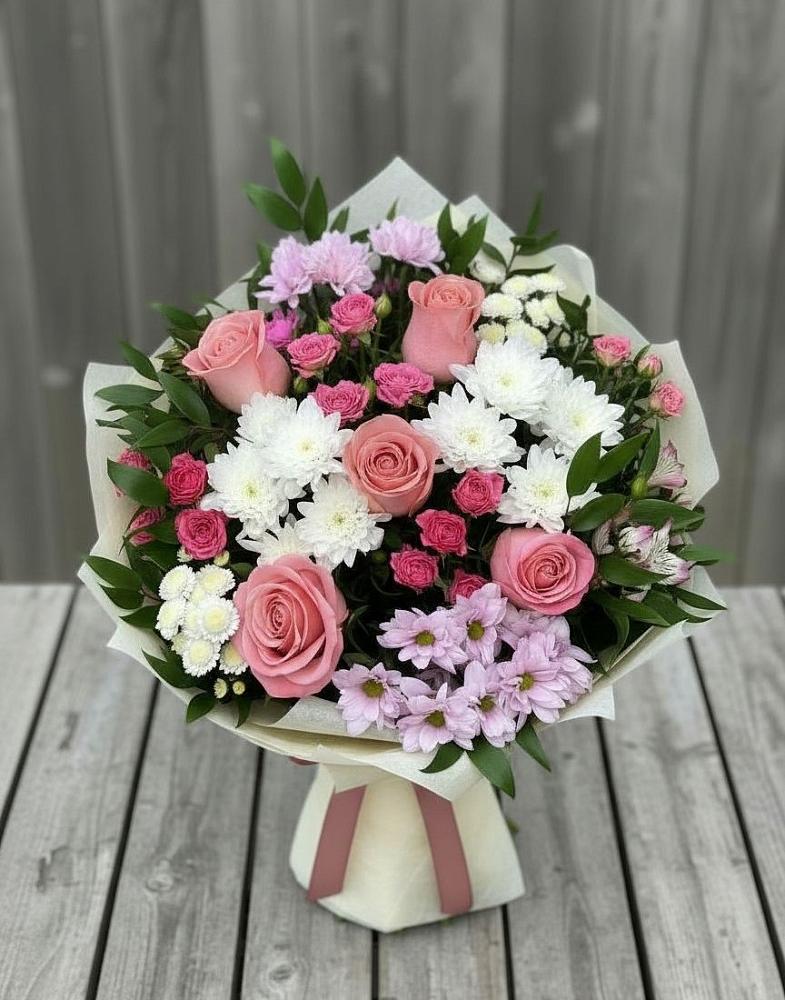 Букет цветов из: Альстромерии, Гвоздики, Розы и Хризантемы в Вулканном