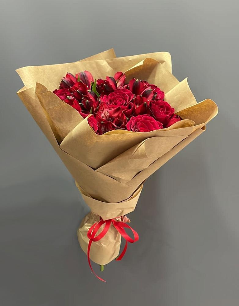 Букет цветов из: Альстромерии и Розы в Вулканном