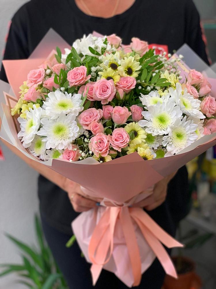 Букет цветов из: Розы и Хризантемы в Вулканном