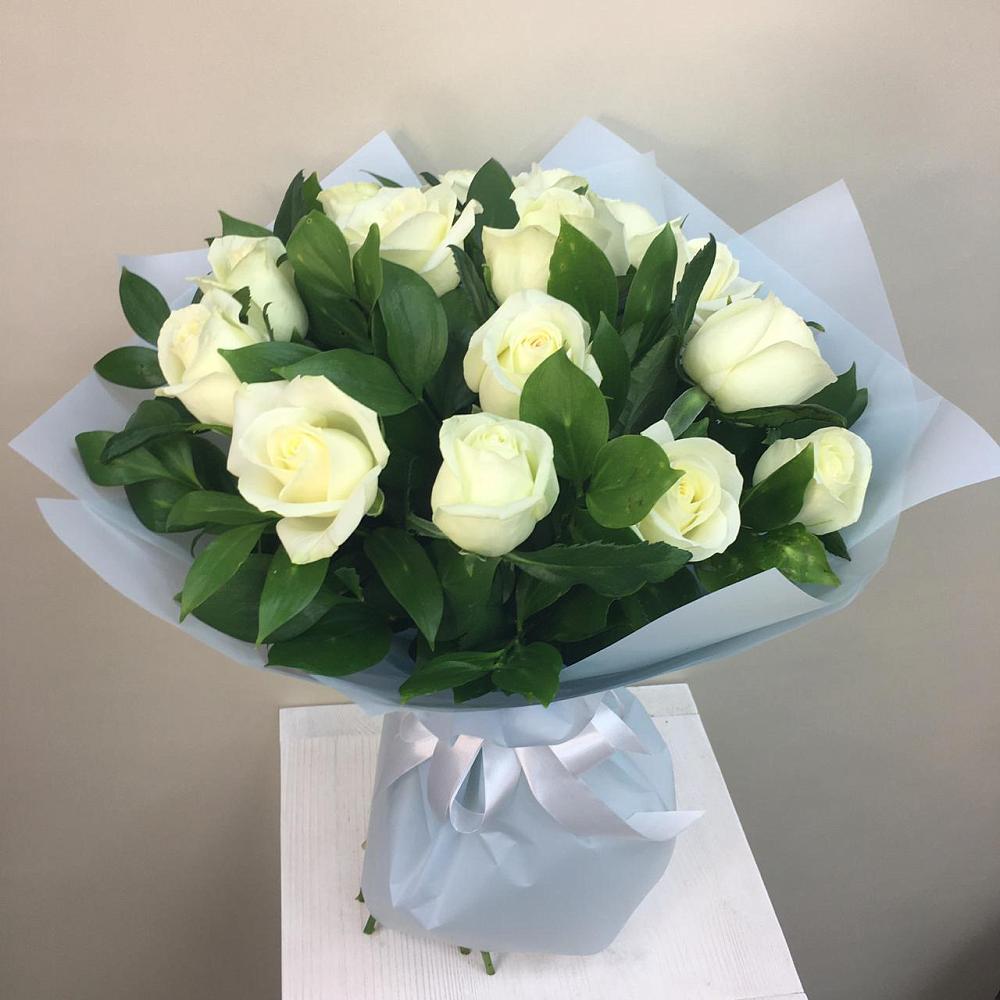 Букет 15 Белых роз Проуд в Вулканном