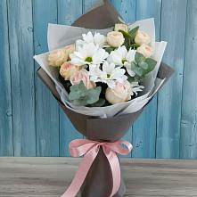 Букет цветов из:  Хризантемы и Розы в Вулканном