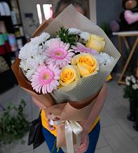 Букет цветов из:  Герберы, Розы и Хризантемы в Вулканном