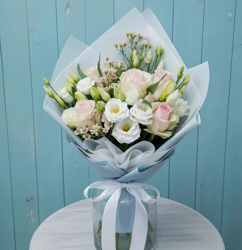 Букет цветов из: Розы и Лизиантусы в Вулканном