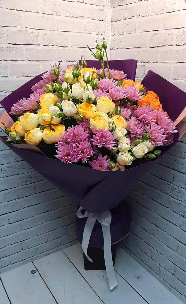 Букет цветов из: Хризантемы и Розы в Вулканном