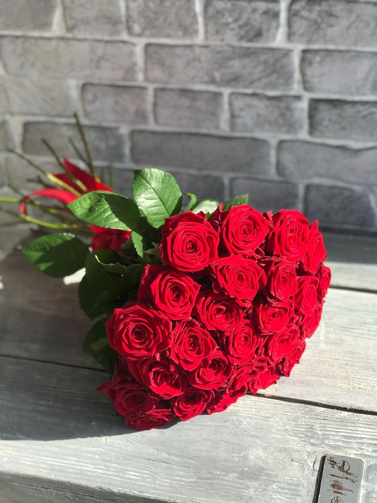 Букет Красные розы Фридом в Вулканном