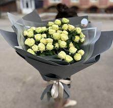 Букет Белые кустовые розы Солинеро в Вулканном