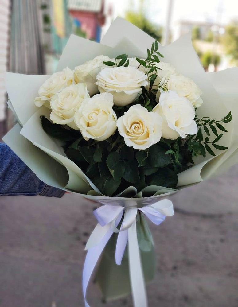 Букет Белые розы Проуд в Вулканном