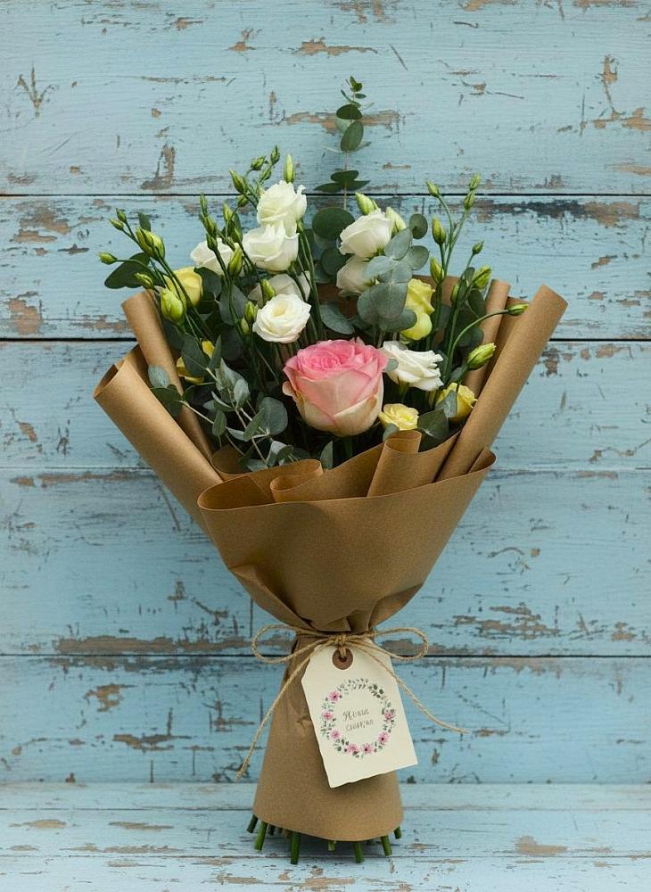 Букет цветов из: Розы и Лизиантусы в Вулканном