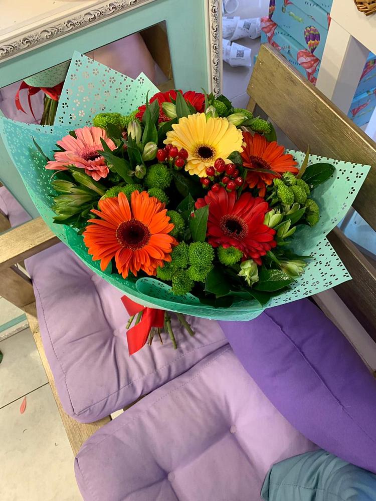 Букет цветов из: Герберы, Хризантемы и Альстромерии в Вулканном