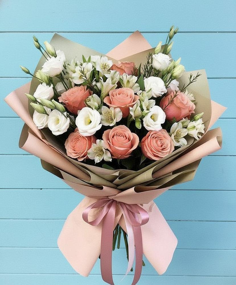 Букет цветов из: Розы, Альстромерии и Лизиантусы в Вулканном