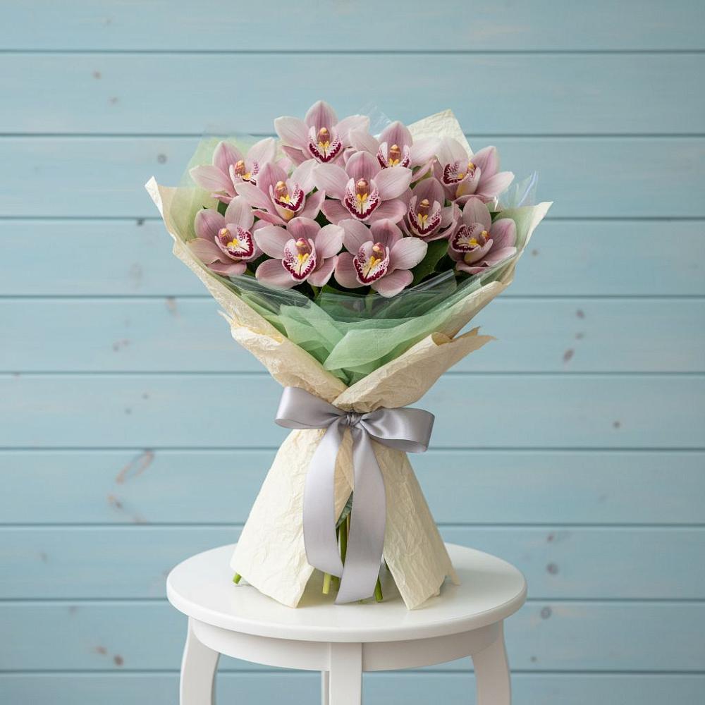 Букет цветов из: Орхидеи и Розы в Вулканном