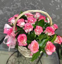 Цветочная композиция из Розы в корзине в Вулканном