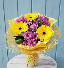 Букет цветов из:  Хризантемы и Герберы в Вулканном