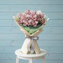 Букет цветов из:  Орхидеи и Розы #REPLACE_PRED# Вулканном