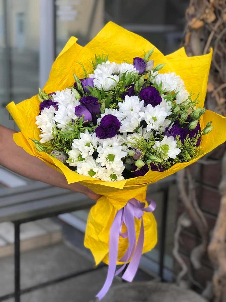Букет цветов из: Ирисы, Хризантемы и Ромашки в Вулканном