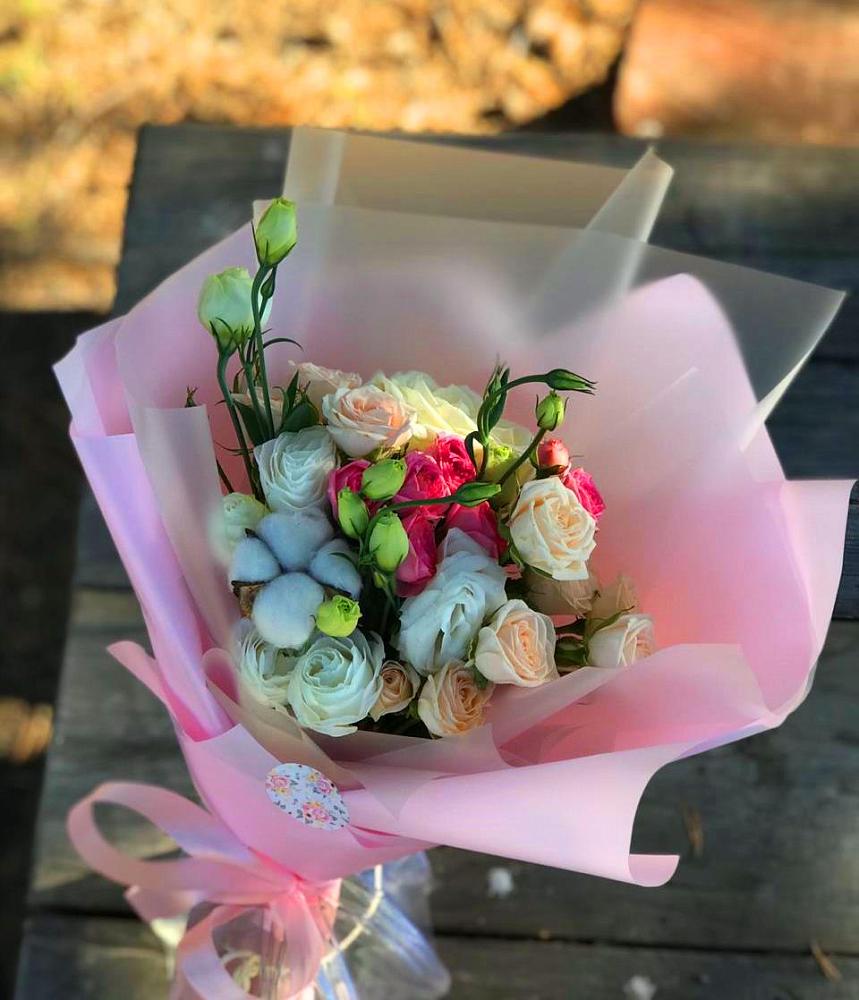 Букет цветов из: Розы и Лизиантусы в Вулканном