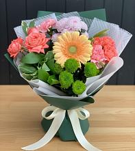Букет цветов из:  Гвоздики, Розы, Герберы и Хризантемы в Вулканном