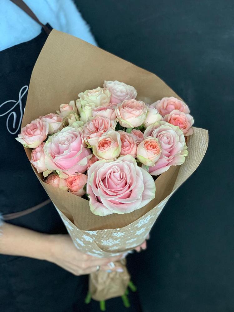 Букет цветов из: Хризантемы и Розы в Вулканном