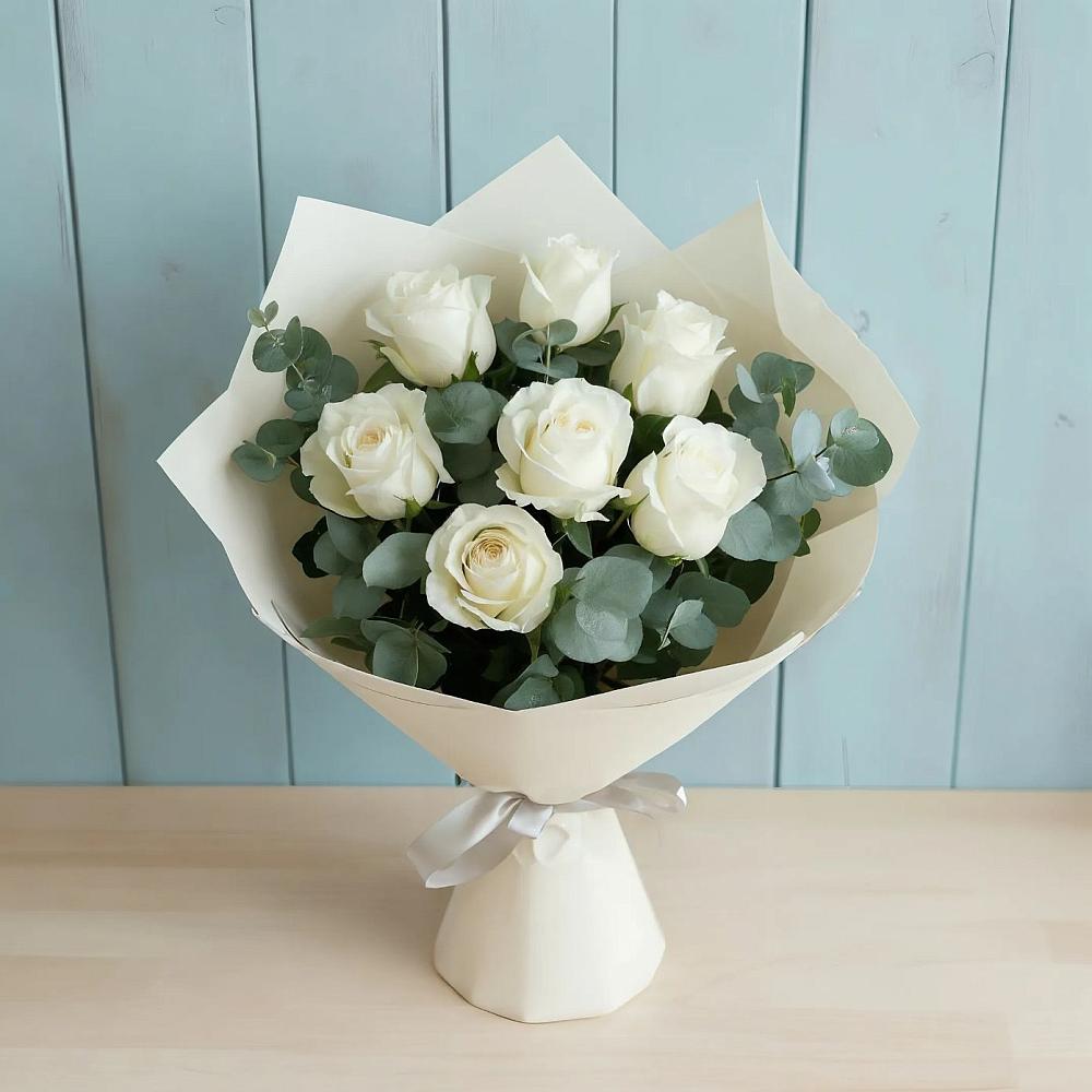Букет Белые розы в Эвкалипте в Вулканном