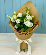 Букет цветов из:  Хризантемы и Лизиантусы в Вулканном