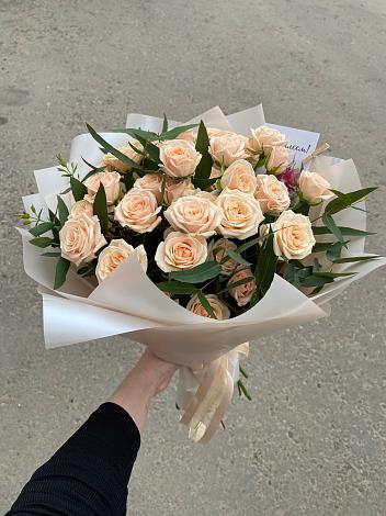 Букет Кремовые розы Латте в Вулканном