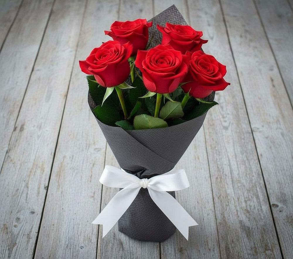 Букет 5 Красных роз Эдлесс Лав в Вулканном