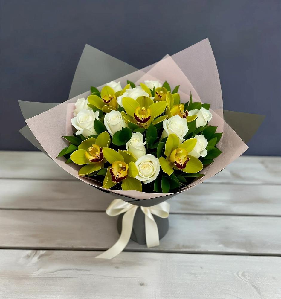 Букет цветов из: Орхидеи и Розы в Вулканном