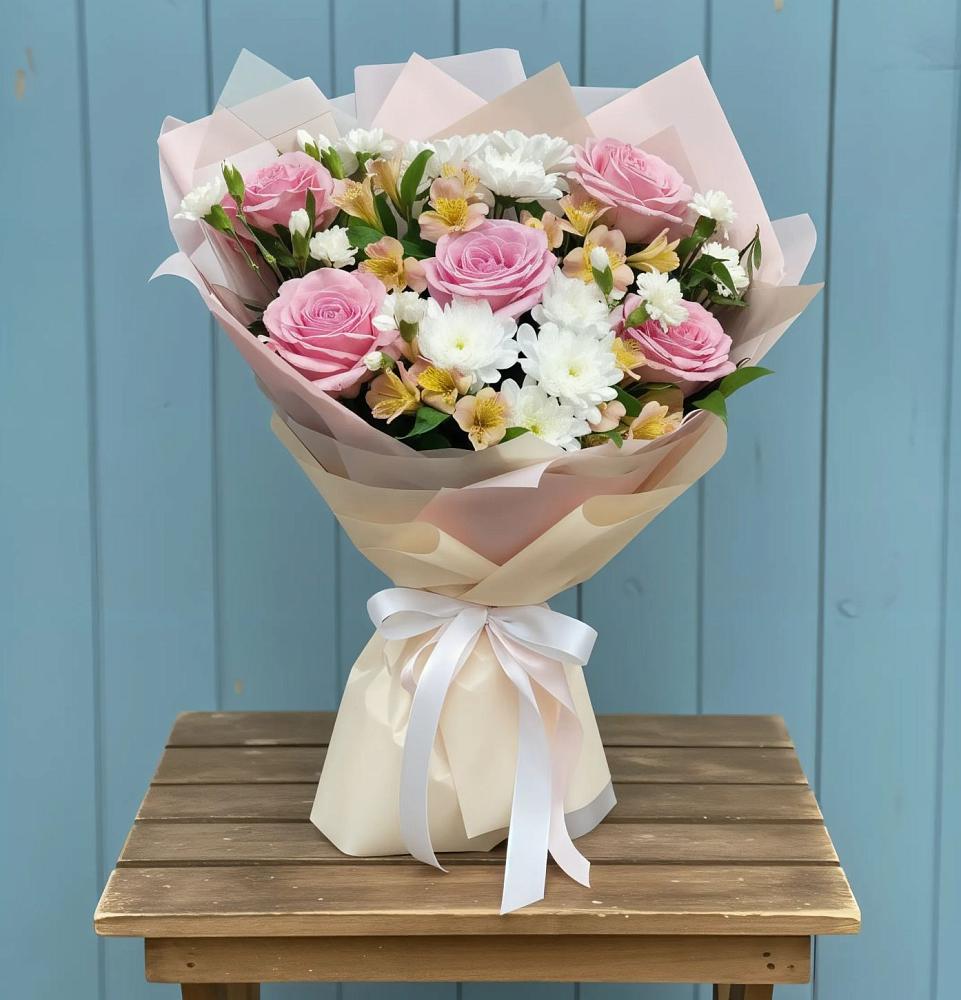 Букет цветов из: Гвоздики, Орхидеи и Розы в Вулканном