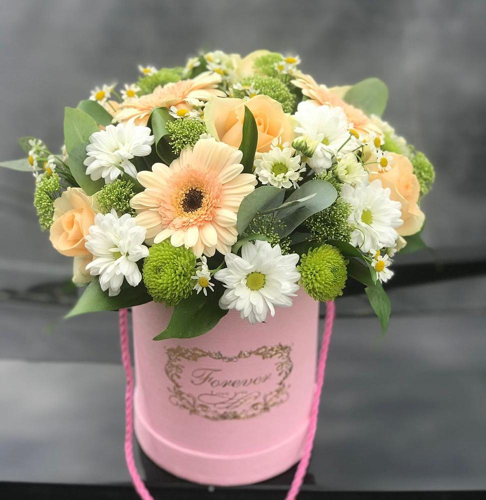 Цветочная композиция из Розы, Герберы и Хризантемы в шляпной коробке в Вулканном