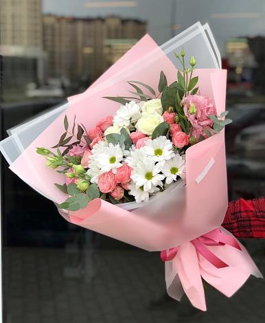 Букет цветов из: Розы, Лизиантусы и Хризантемы в Вулканном