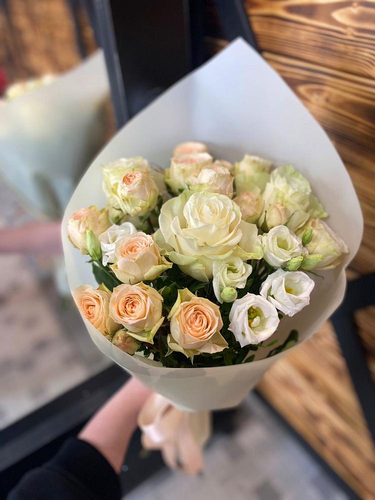 Букет цветов из: Розы и Лизиантусы в Вулканном